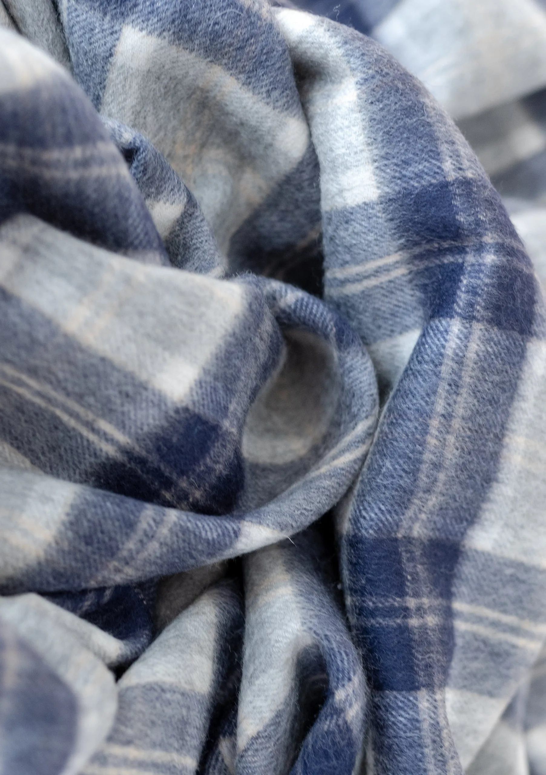 Men's Lambswool Scarf in Bannockbane Silver Tartan