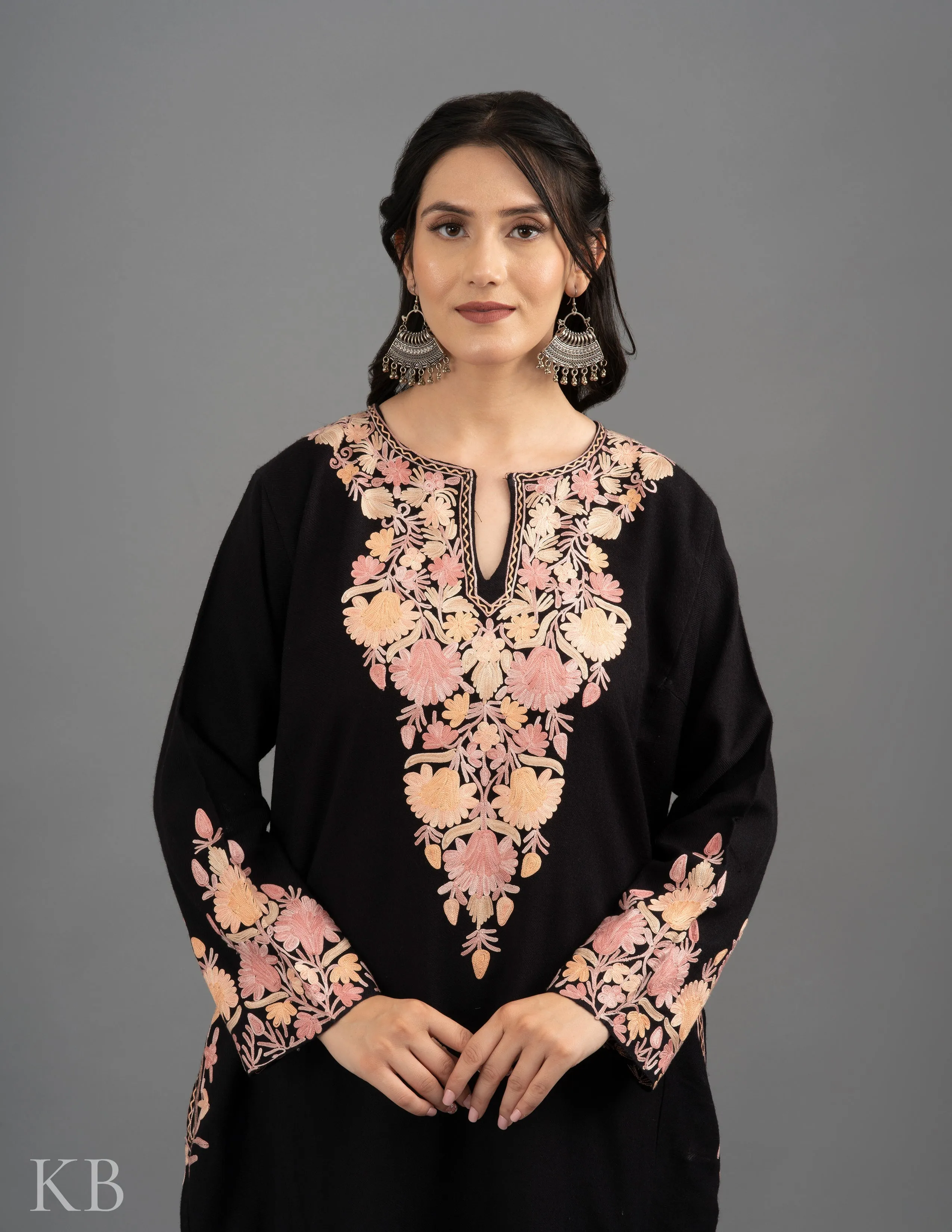 Rang-e-Khizan Black Floral Aari Phiran